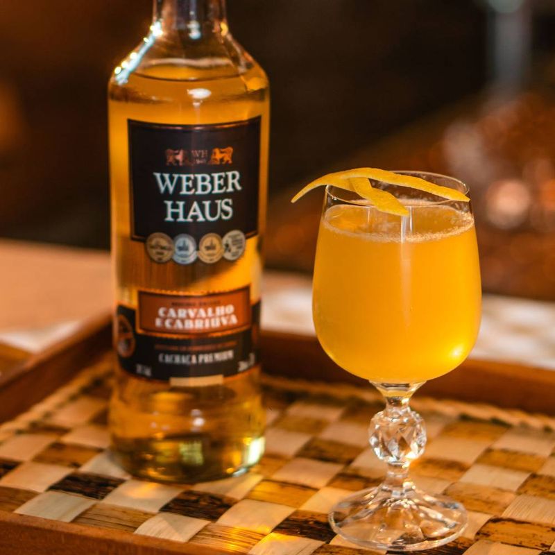 Cachaca-Weber-Haus-Carvalho-Garrafa-700ml